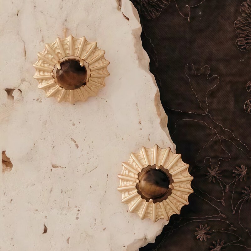 Elowen｜Sunburst Pearl Stud Earrings