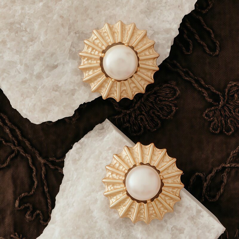 Elowen｜Sunburst Pearl Stud Earrings